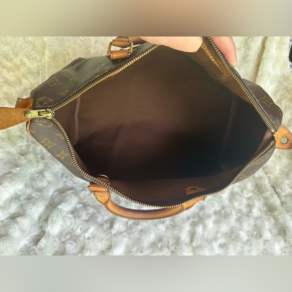 Authentic Louis Vuitton  Monogram Speedy 35 - Picture 7 of 16
